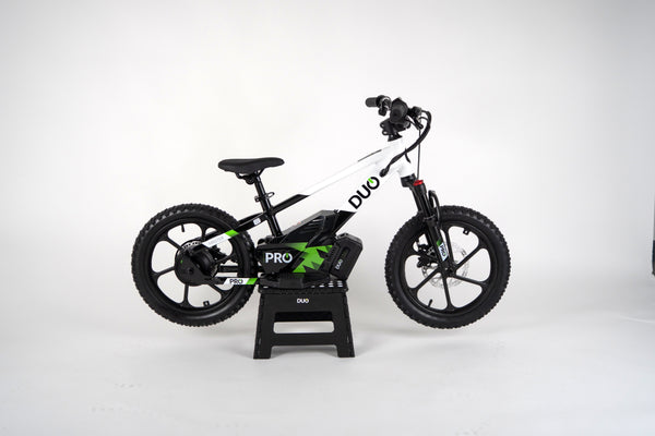 “DUO 16″ Master Pro kids electric balance bike – side profile”