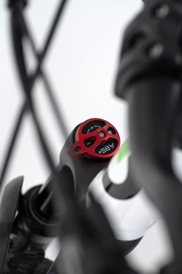 “Hydraulic double-shoulder fork – 80 mm travel (detail)”