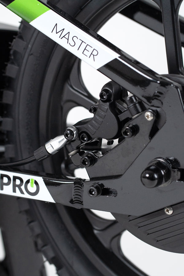 “Hydraulic front & rear disc brakes – lever & caliper close-up”