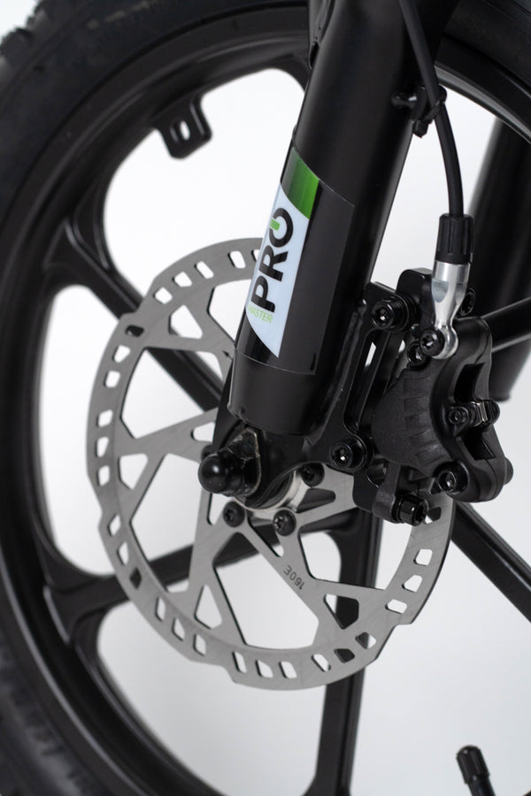 “Hydraulic front & rear disc brakes – lever & caliper close-up”