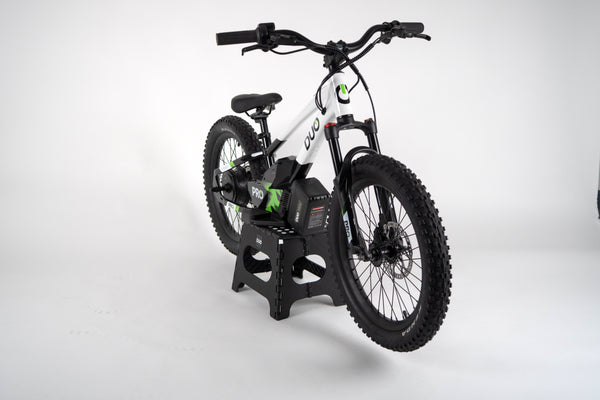 “DUO 20″ Podium Pro kids electric balance bike – side profile, black, on stand”